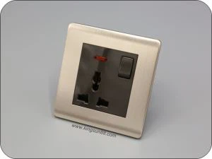 M9 13A Soket Switched Universal